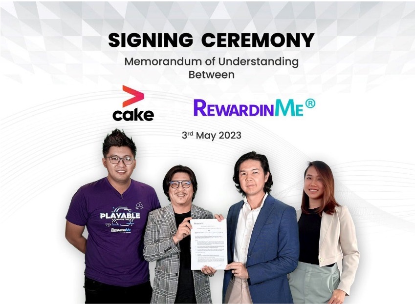 rw signing 2.jpg